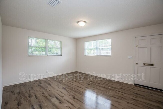 Building Photo - 3805 Anvers Blvd