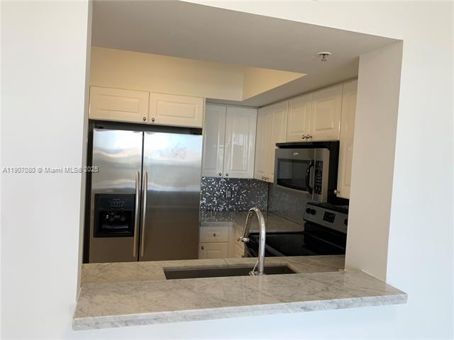 Building Photo - 1800 Sunset Harbour Dr