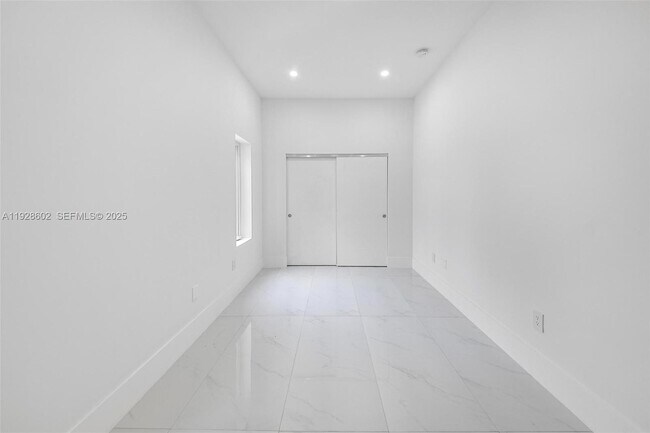 Building Photo - 3142 Carter St