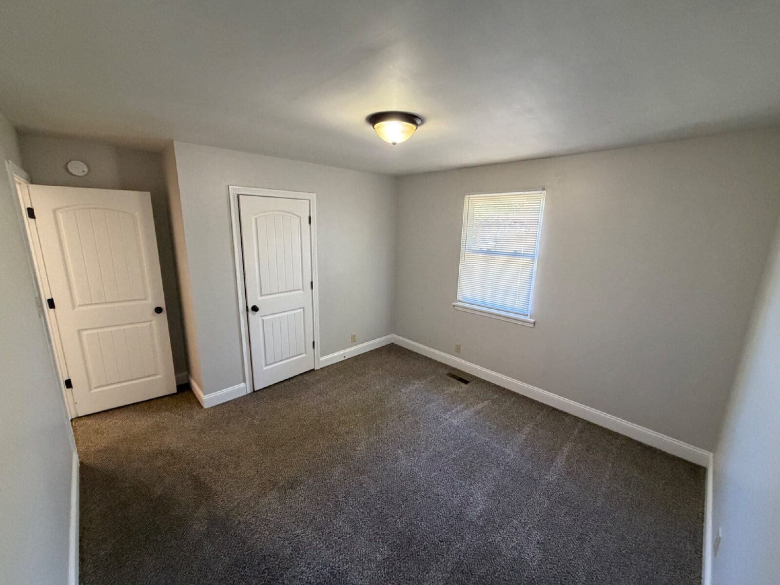Building Photo - 335 Woodale Dr