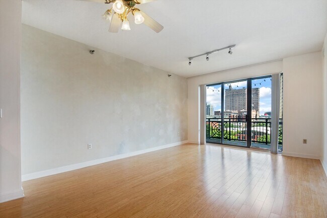 Building Photo - 5 E 14th Pl