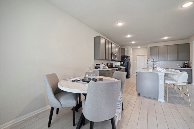 Building Photo - 2277 Forest Chestnut Dr
