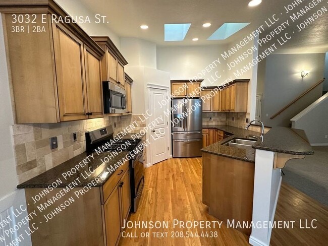 Building Photo - 3032 E Ragusa St