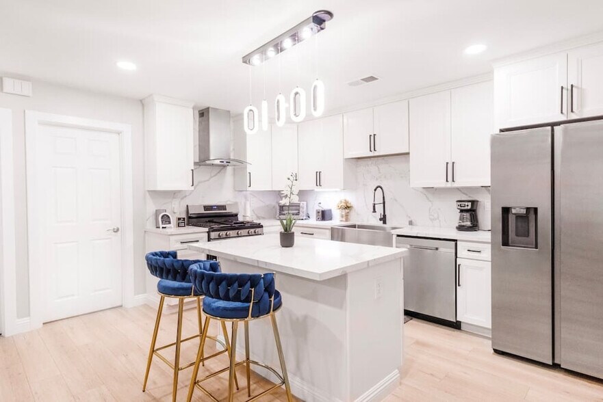 Building Photo - 8356 Adams St