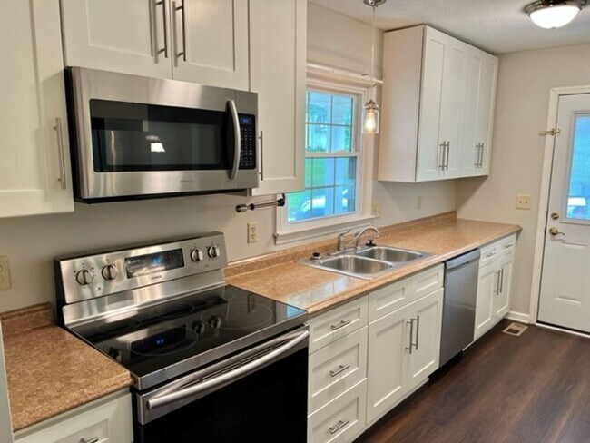 Building Photo - 3 Bedroom, 2 Bathroom w/ Covered Deck on Large Lot