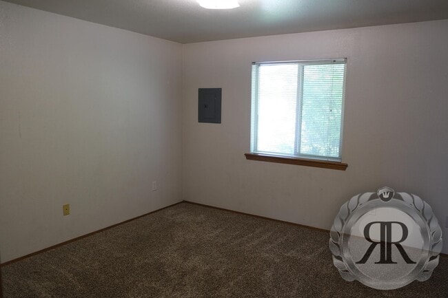 Building Photo - West Valley 2 Bedroom, 1 Bath Duplex