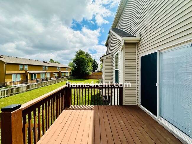 Building Photo - Wood Floors, Open Layout, Plenty of Natura...