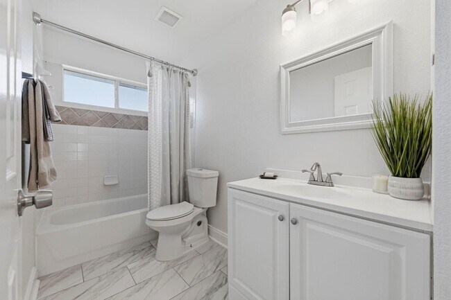 Building Photo - 4943 Sunset Ridge Dr