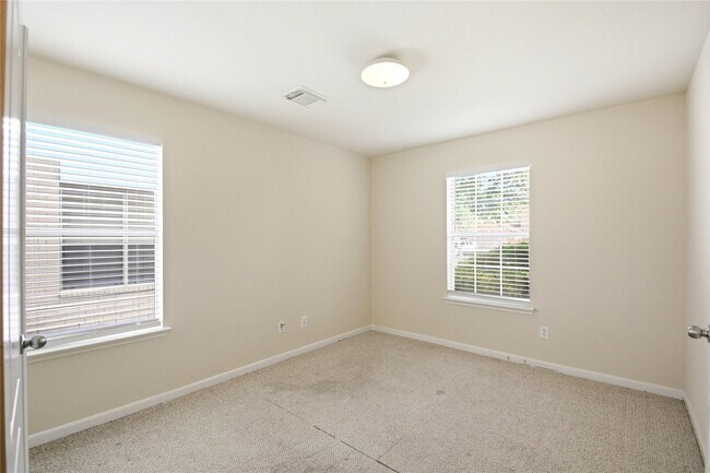 Building Photo - 526 Remington Lodge Ct
