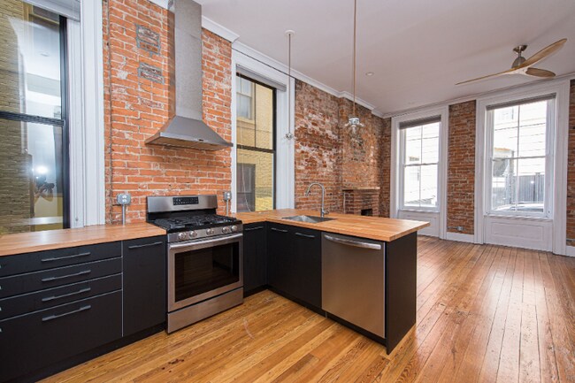 Building Photo - 309 E 13th St