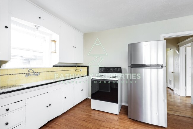 Building Photo - 318 S 1200 E