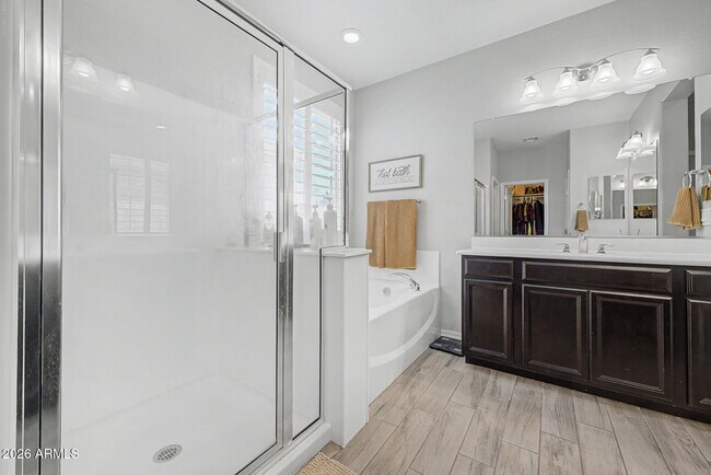 Building Photo - 12113 W Country Club Trail
