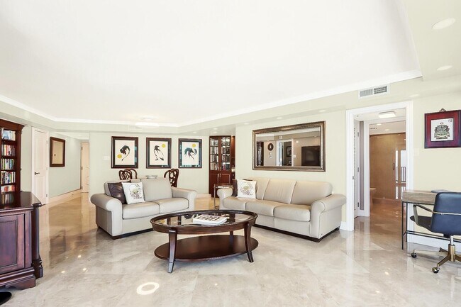 Building Photo - 5420 N Ocean Dr