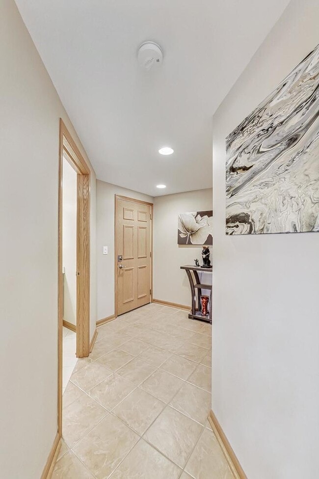 Building Photo - 6559 W George St