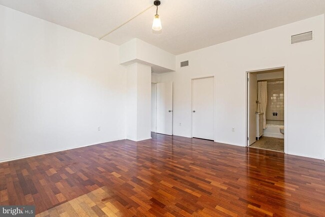 Building Photo - 1 Markham Rd