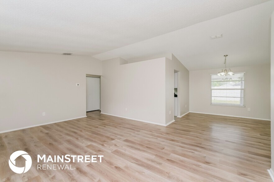 Building Photo - 706 Jacaranda Dr