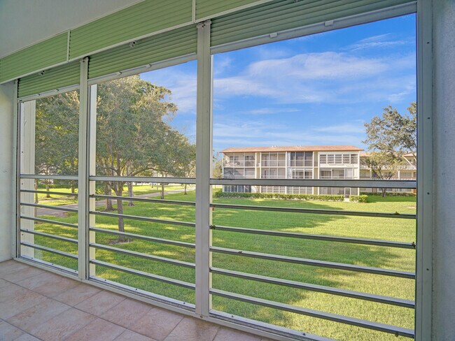 Building Photo - 17 Mansfield F