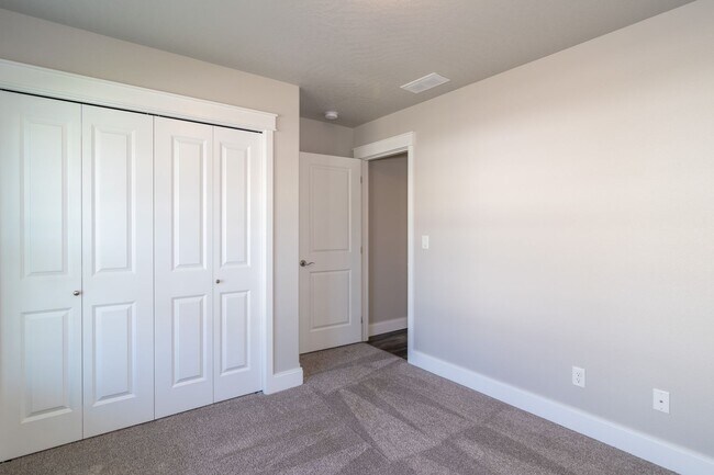 Building Photo - 3 Bed 2 Bath Single Level Morning Side Val...