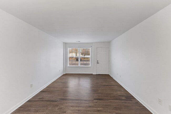 Building Photo - Minutes to Amtrak********** Rent $1725/month*********Southport Accessible