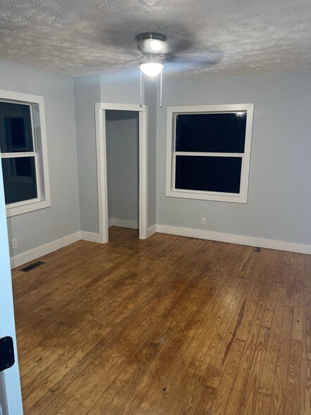 Building Photo - 237 Highview St