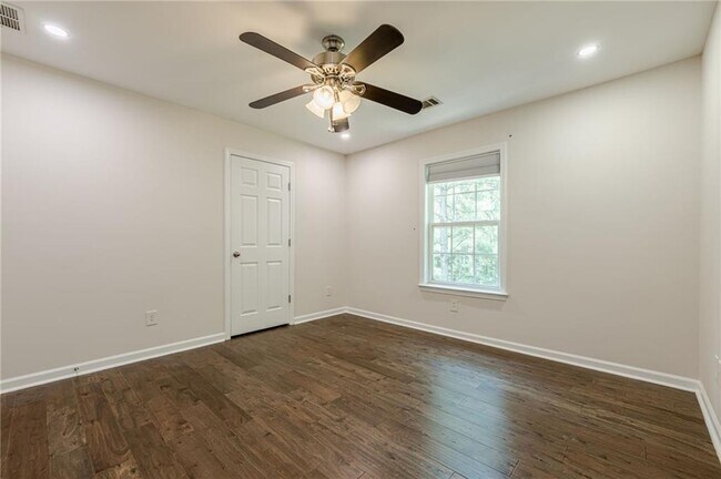Building Photo - 4720 Shiloh Springs Rd