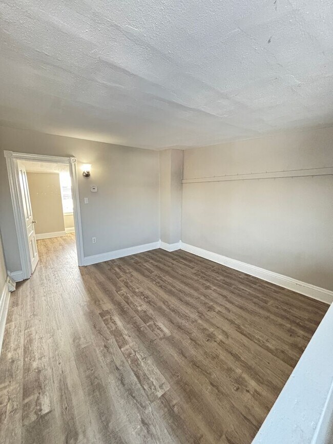 Building Photo - charming semi-detached Allentown home