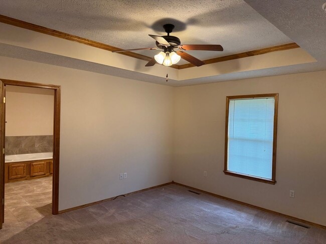 Building Photo - BEAUTIFUL 3 bedroom | 2 bathroom | 3 Car G...
