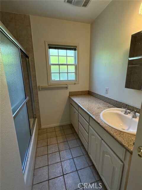 Building Photo - 405 S Old Ranch Rd