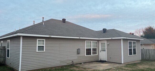 Building Photo - Great Location in Bentonville!