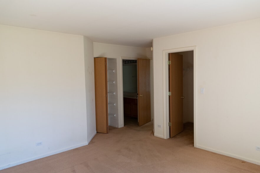 Master Bedroom With Walk In Closet and Full Bathroom - 61 W Providence Ln