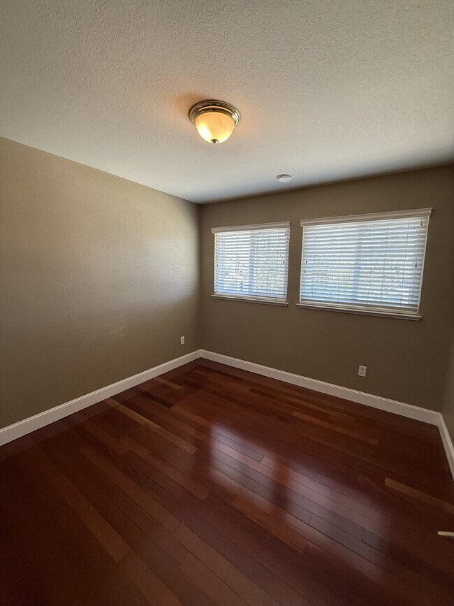 Building Photo - Beautiful 4 Bedroom, 3 Bathroom Pleasanton Home with 3-Car Garage & Large Backyard