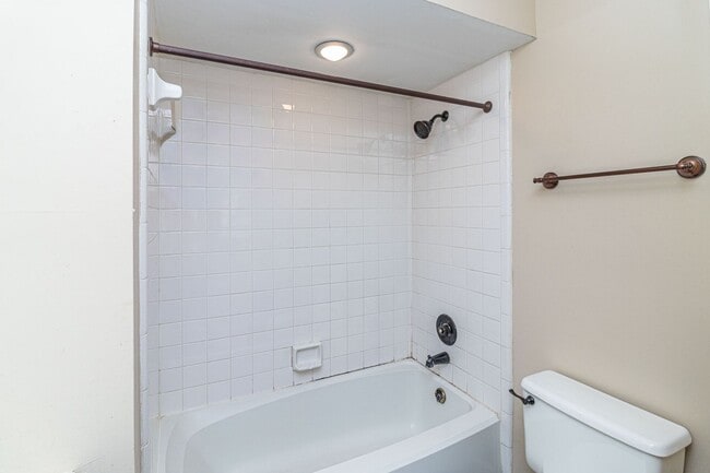 Building Photo - 2 BR, 2.5 BA Townhouse close to SJAFB! Newly renovated!