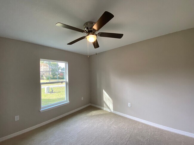 Building Photo - Custom Home - Desirable SW Dunnellon Neighborhood 3/2/2  Won't Last