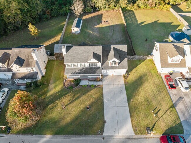 Building Photo - 200 Bridlewood Dr