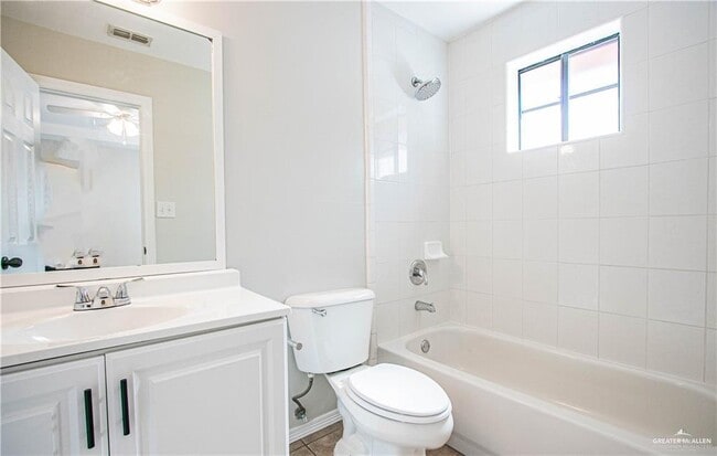 Building Photo - 17 Aruba Dr