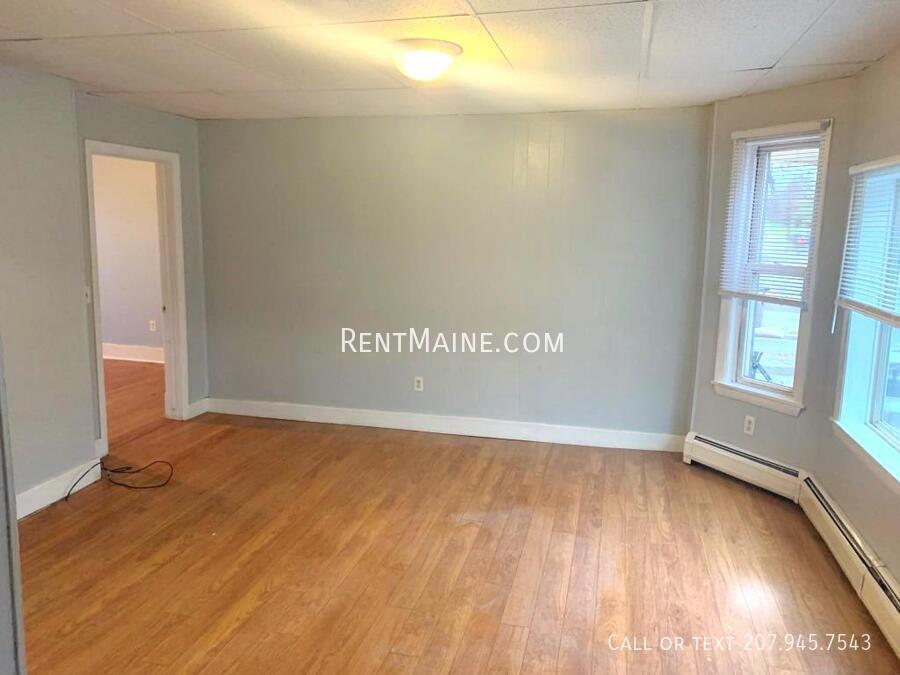 Building Photo - 207 S Main St