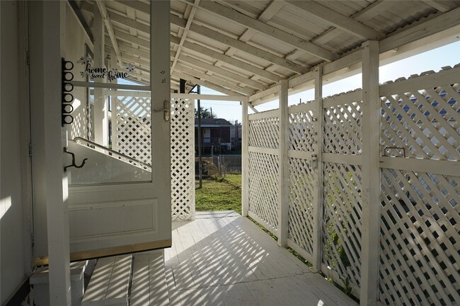 Building Photo - 8977 Gladewood