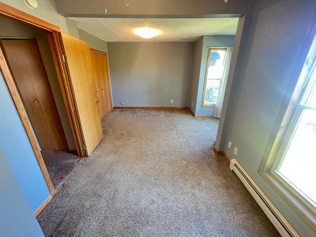 Building Photo - Upper Level 2 Bedroom Apartment - AVAILABLE JUNE