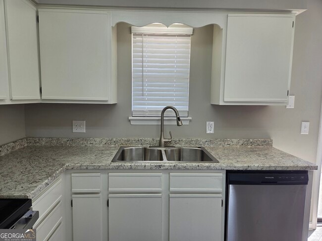 Building Photo - 322 Randolph Dr