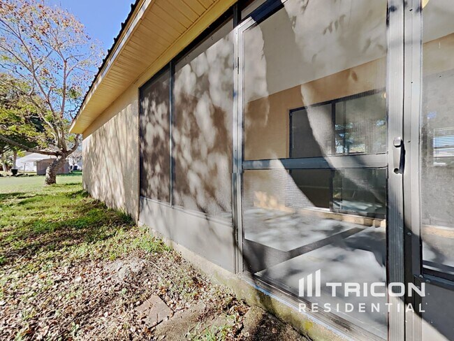 Building Photo - 38750 James Ct