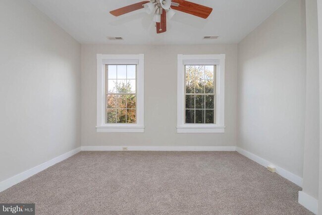 Building Photo - 224 N Milton Ave