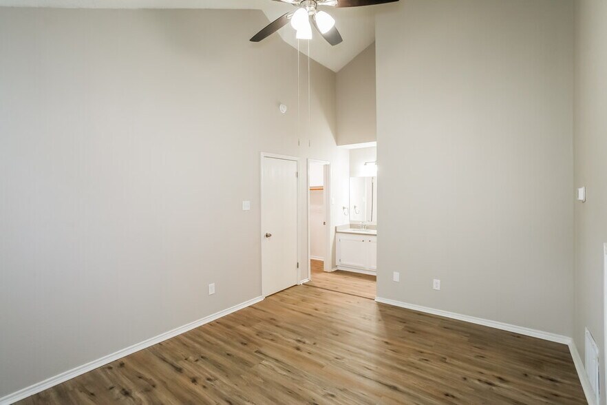 Building Photo - 605 Cox St