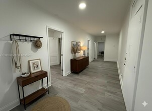 Building Photo - 1560 SW 5th St