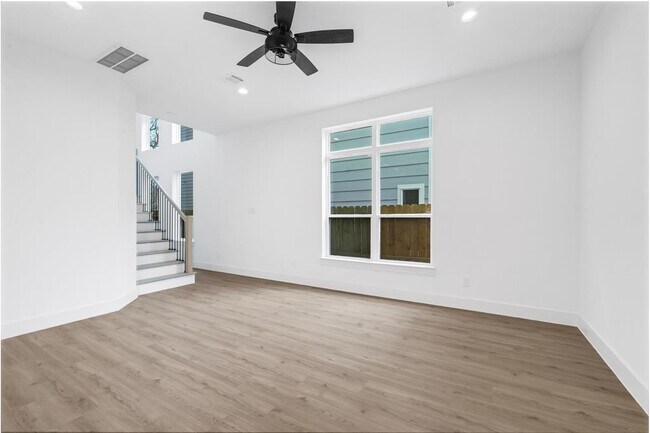 Building Photo - 2311 Solo St