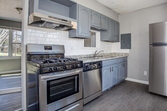 Building Photo - SEE IT NOW: Adorable 2-Bed Home with Bright Interiors in Independence!