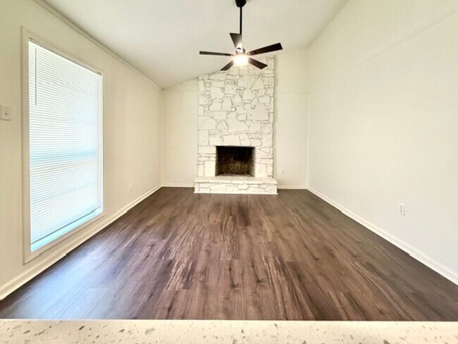 Building Photo - 5673 Longacre Ave