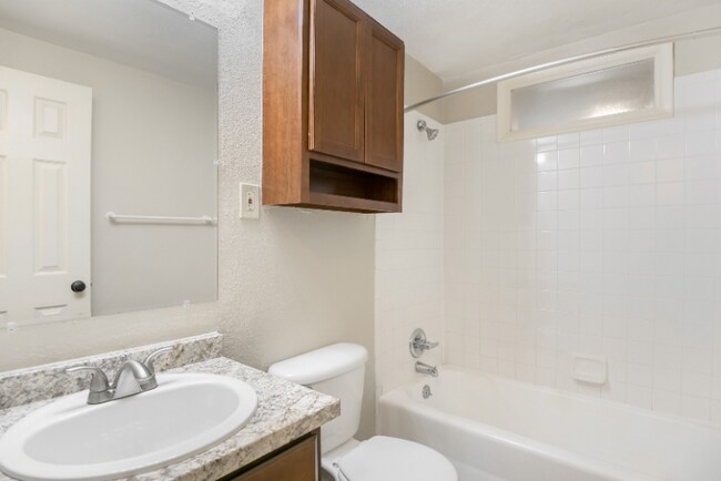 Building Photo - 895 Dahlia St