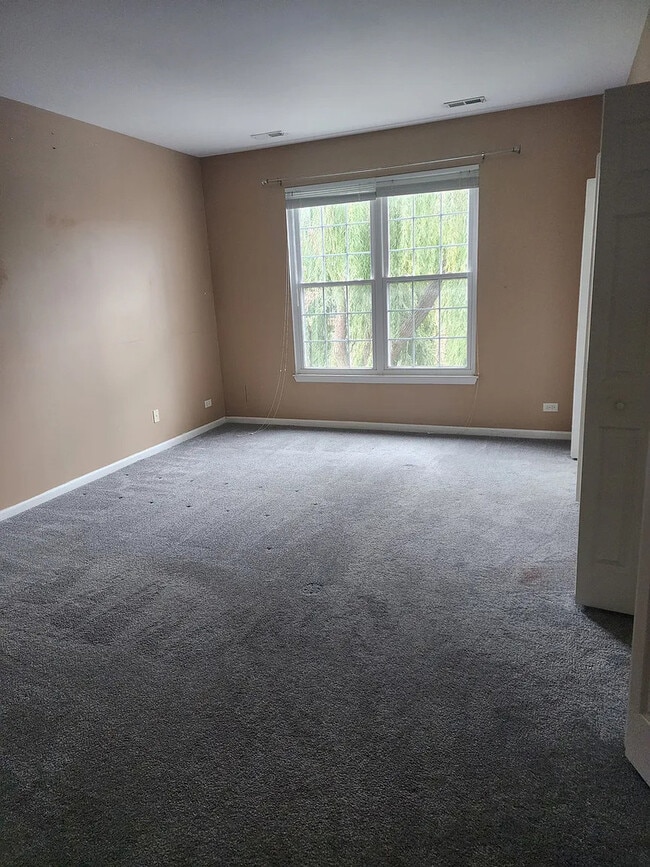 Building Photo - 149 N Waters Edge Dr