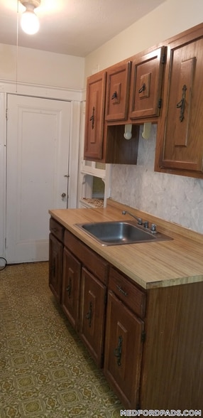 Building Photo - 53 Fellsway W