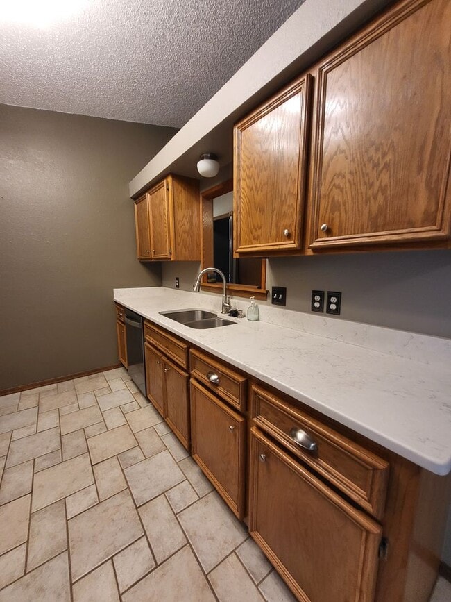 Building Photo - (3) Bed/(2) Bath in Eagle Cliff Addition A...